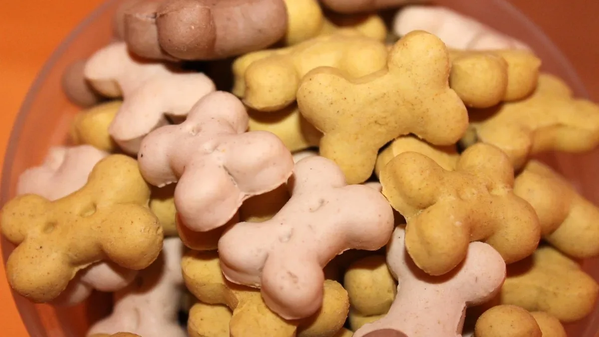 An article from Animal Wellness Magazine outlines four natural dietary additions-probiotics, prebiotics, fresh produce...