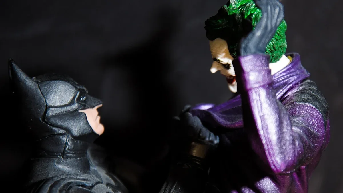 Director Zack Snyder is publicly advocating to adapt Frank Miller's graphic novel The Dark Knight Returns, despite the...
