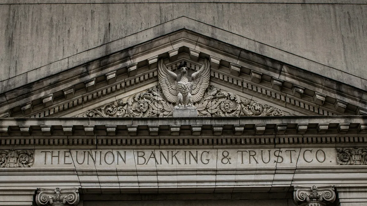 Banks: Young British investors trust AI more than traditional media for investment advice