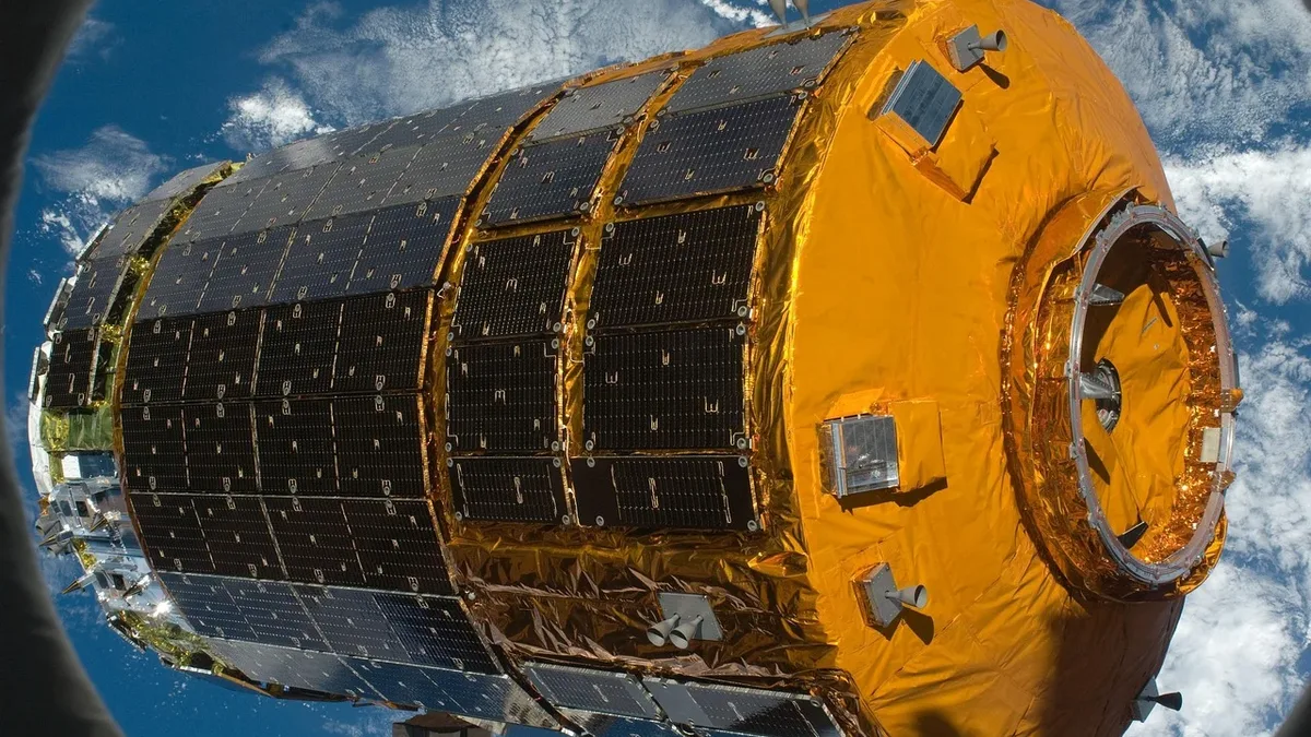 Vehicles: The FLEX and Sentinel-3C satellites are now enclosed in the Vega-C rocket's fairing in French Guiana