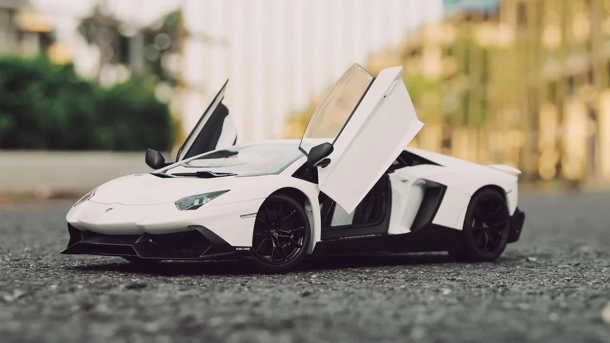 The first road-legal Gumpert Apollo prototype, owned by its creator and used for the model's racing debut, is set for...