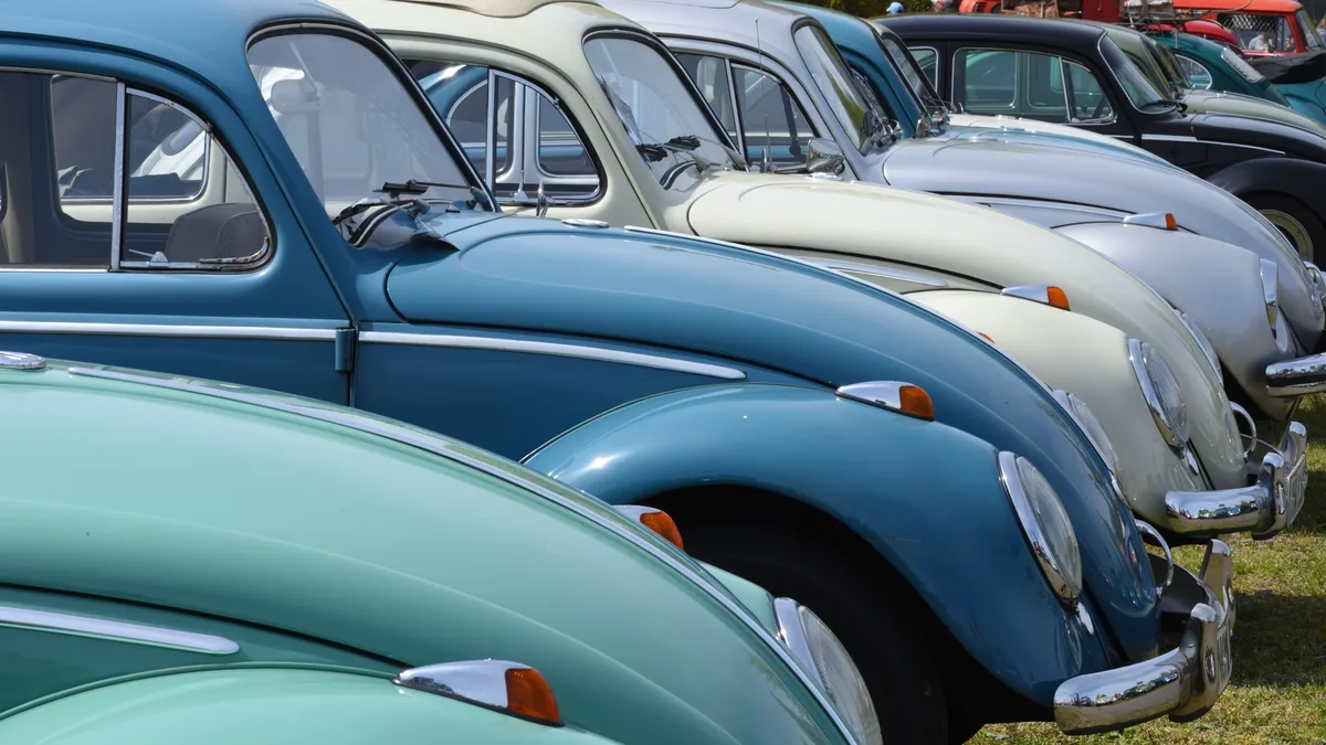 The German automaker is preparing to launch an electric version of its popular OF chassis, which will be available in Brazil...