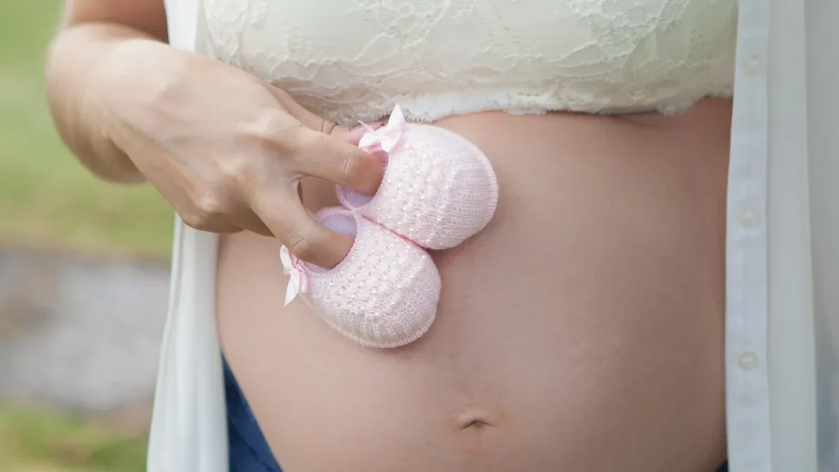 A clinical trial found that pregnant and breastfeeding women consuming high amounts of eggs and peanuts did not reduce...