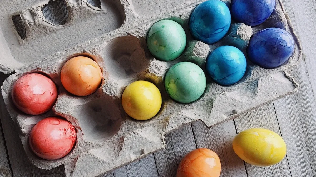 UK health authorities report nearly 500 salmonella infections linked to imported eggs, with two deaths