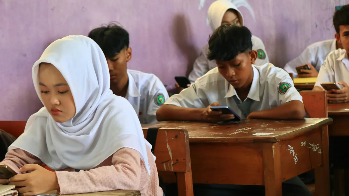 A Missouri middle school teacher contends the state's 2025 law banning cellphones in schools hinders authentic student...