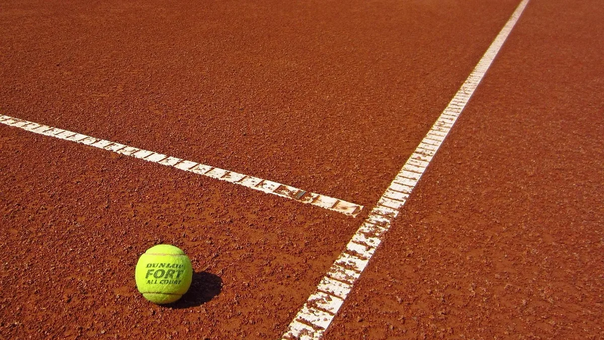 Iga Swiatek has won her first WTA title of the season, defeating Elena Rybakina in the Canadian Open final with a...