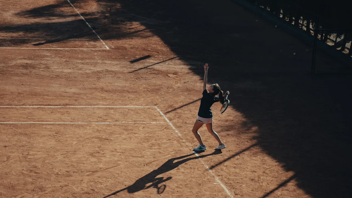 Qinwen Zheng, a qualifier ranked 121st, defeated Iga Swiatek 7-5, 6-3 in the US Open fourth round after trailing 0-5 in...