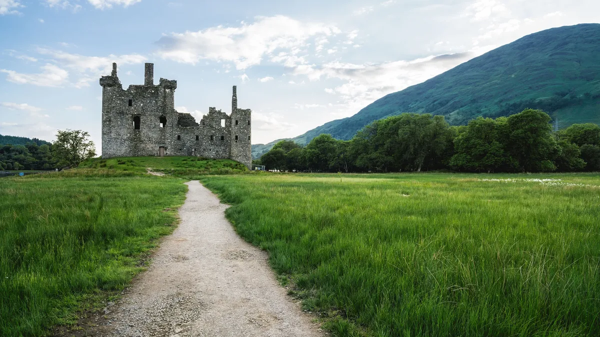 Comedian Alan Carr has submitted a planning application to convert derelict potting sheds at his Scottish castle into a...