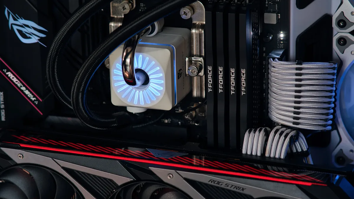 CORSAIR has released the iCUE LINK TITAN II 360 RX RGB, a 360-mm all-in-one cooler featuring the FlowDrive 2 pump, RX II...