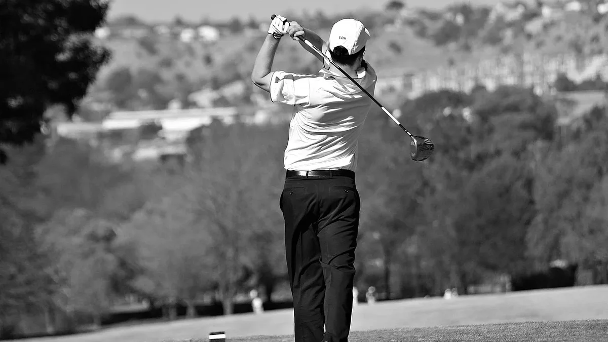 Bill Murray fronts a BBC travelogue exploring Ireland through golf, but his eccentric resistance and a non-professional...
