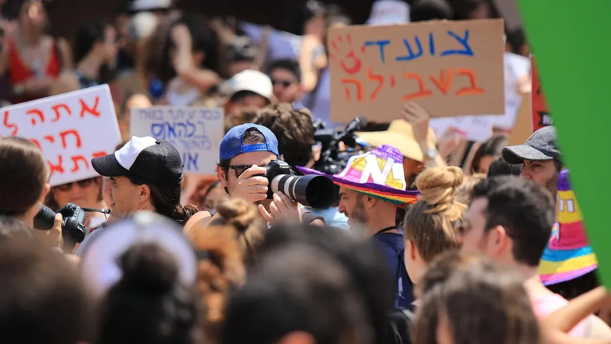 Over 170 prominent Jewish artists and professionals have signed an open letter supporting actor Mark Ruffalo, dismissing...