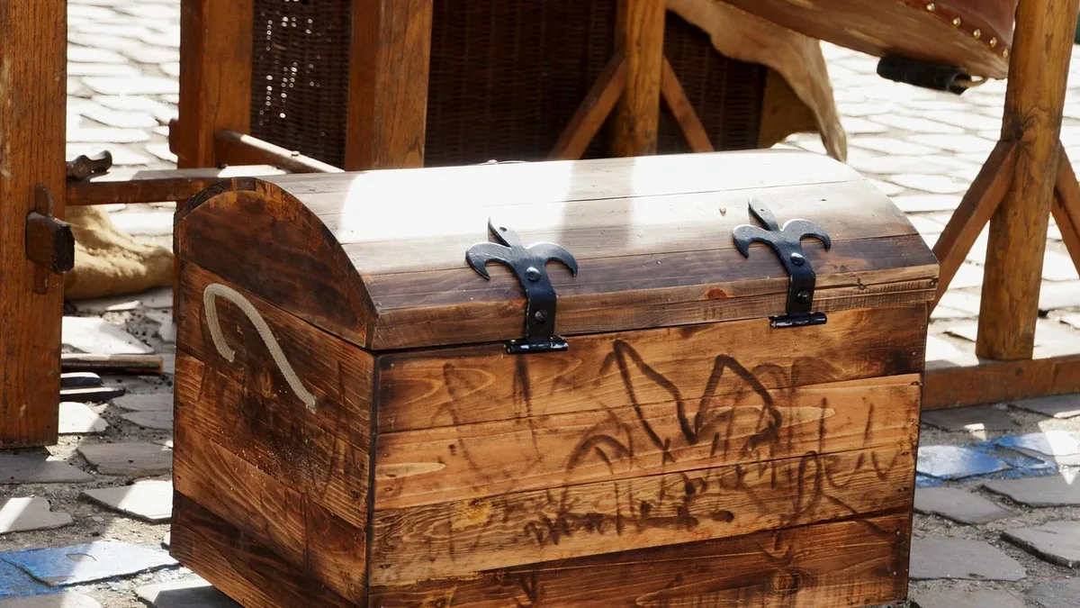 A woodworker details the construction of a Dutch-style traveling tool chest, which requires far less time and material...