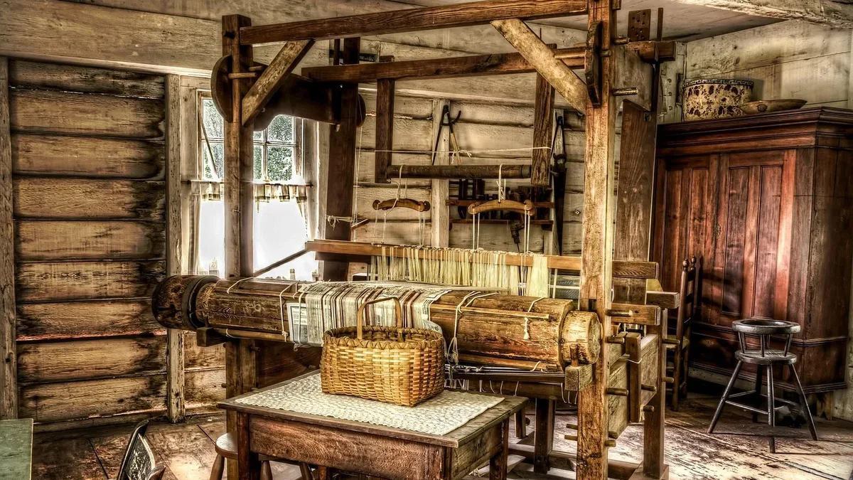 Fine Woodworking expert shares techniques for creating a shaving horse and low bench, crucial tools for working with green...