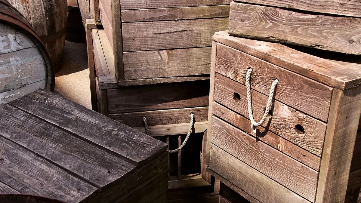 A woodworking project builds a 17th-century-style boarded box from quarter-sawn red oak using rabbet joints, wooden pins...