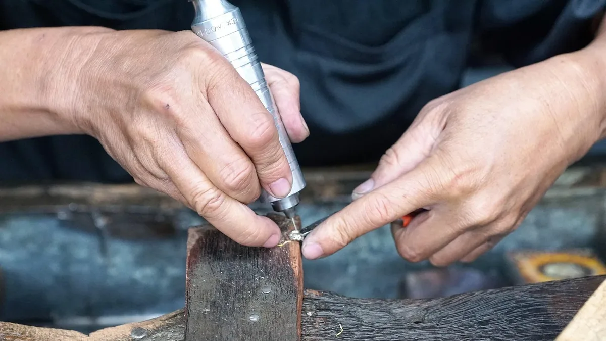 Woodworker Rob Porcaro details his hand-planing methods for creating perfect edge-to-edge joints, emphasizing accuracy...