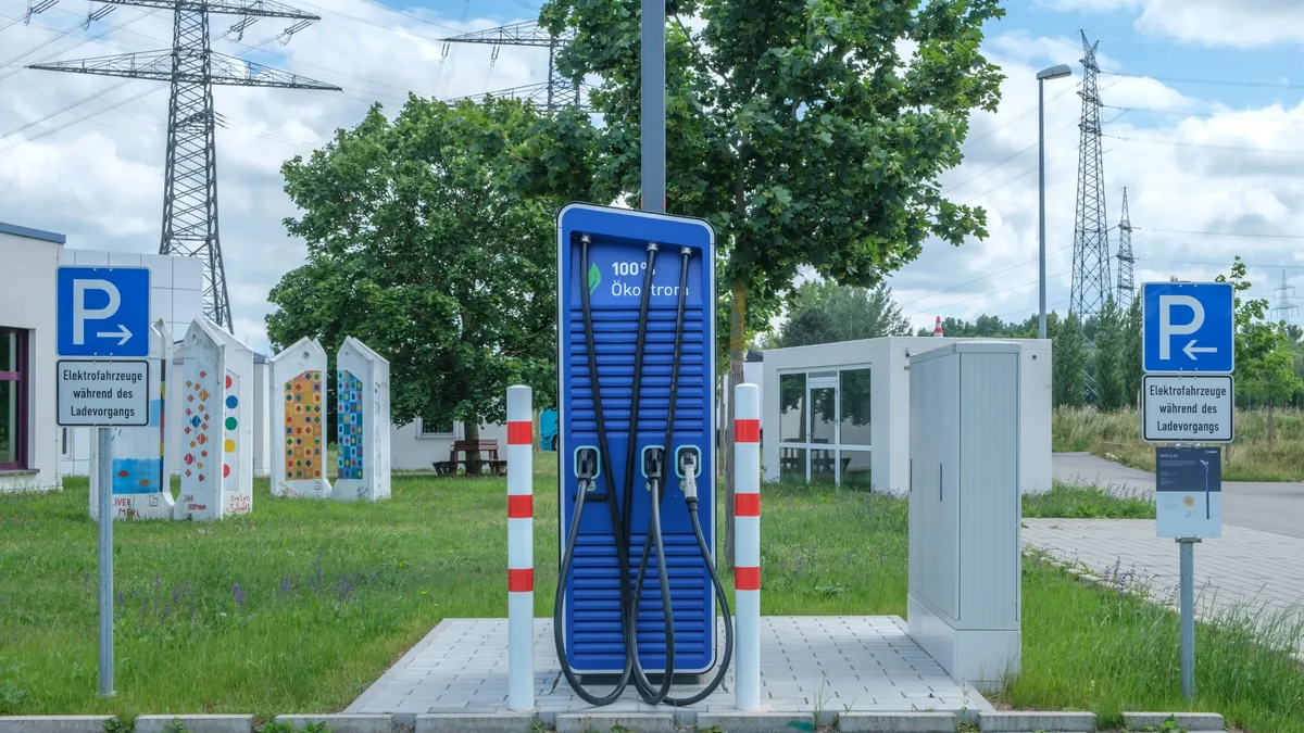 The US charging landscape is shifting as NACS connectors see rapid growth from non-Tesla networks, while CCS1 expansion...
