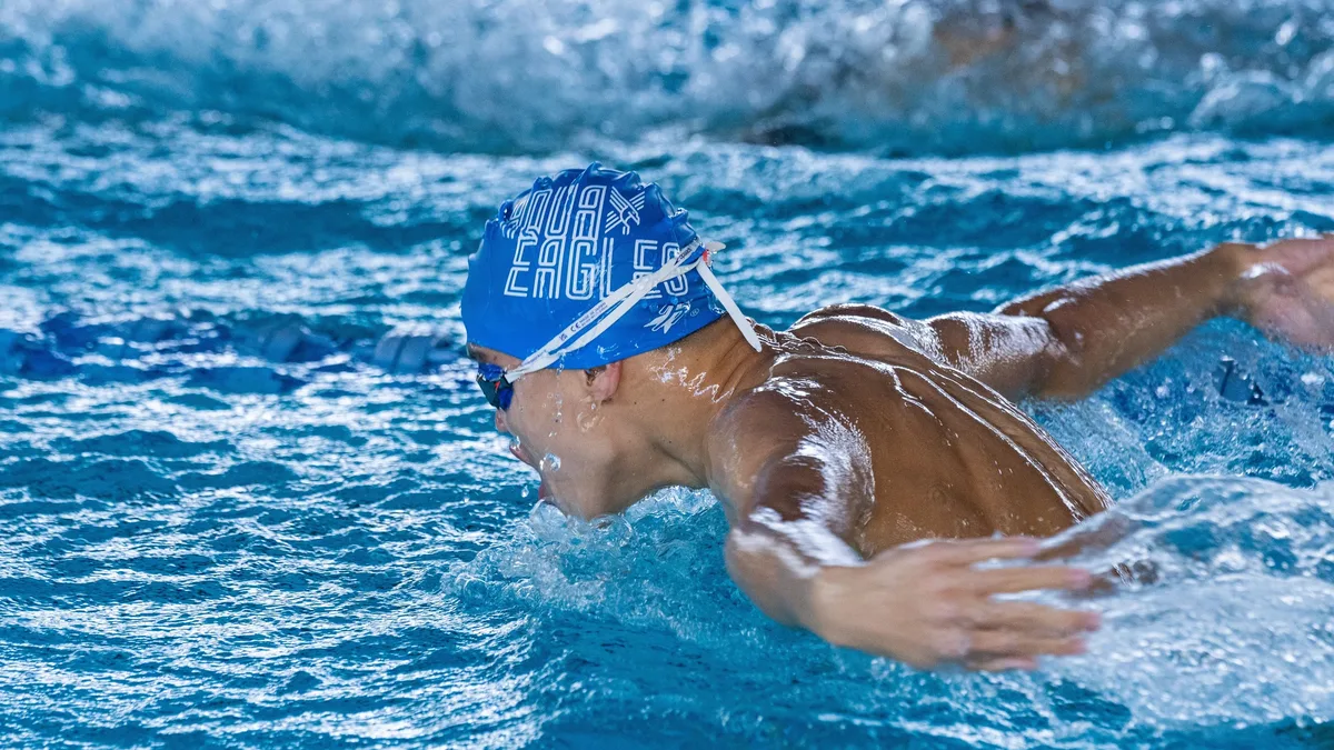 A new article defines mental toughness in swimming as the ability to retain psychological control during poor practices...