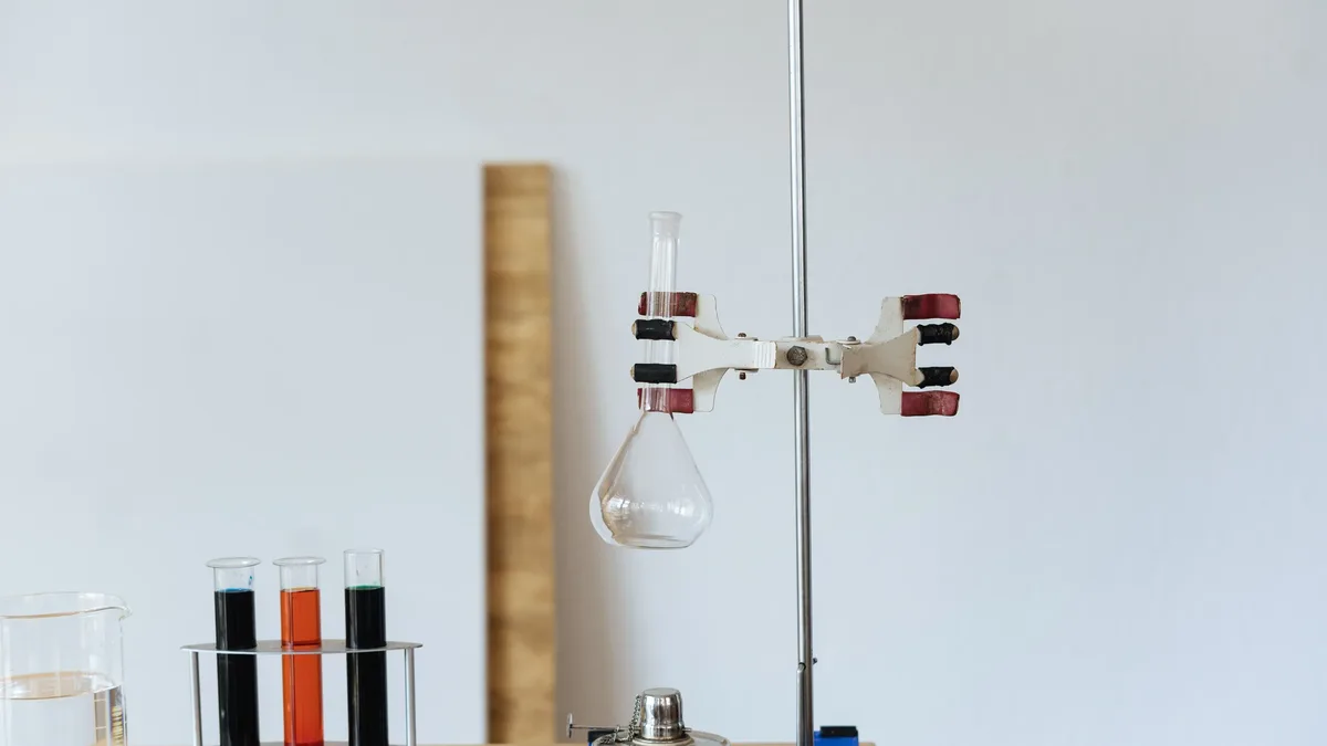 An international team shows artificial intelligence can design physics experiments using existing lab components that...