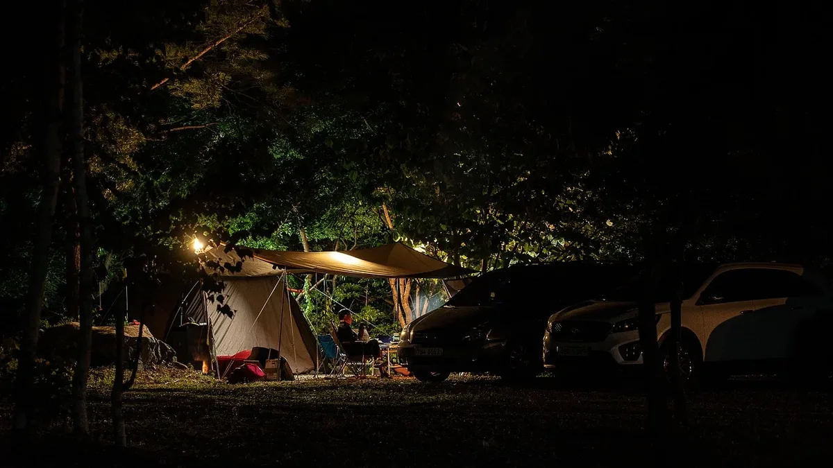 A guide to accommodations in Moab, Utah, details options from free dispersed camping to luxury lodges costing up to...