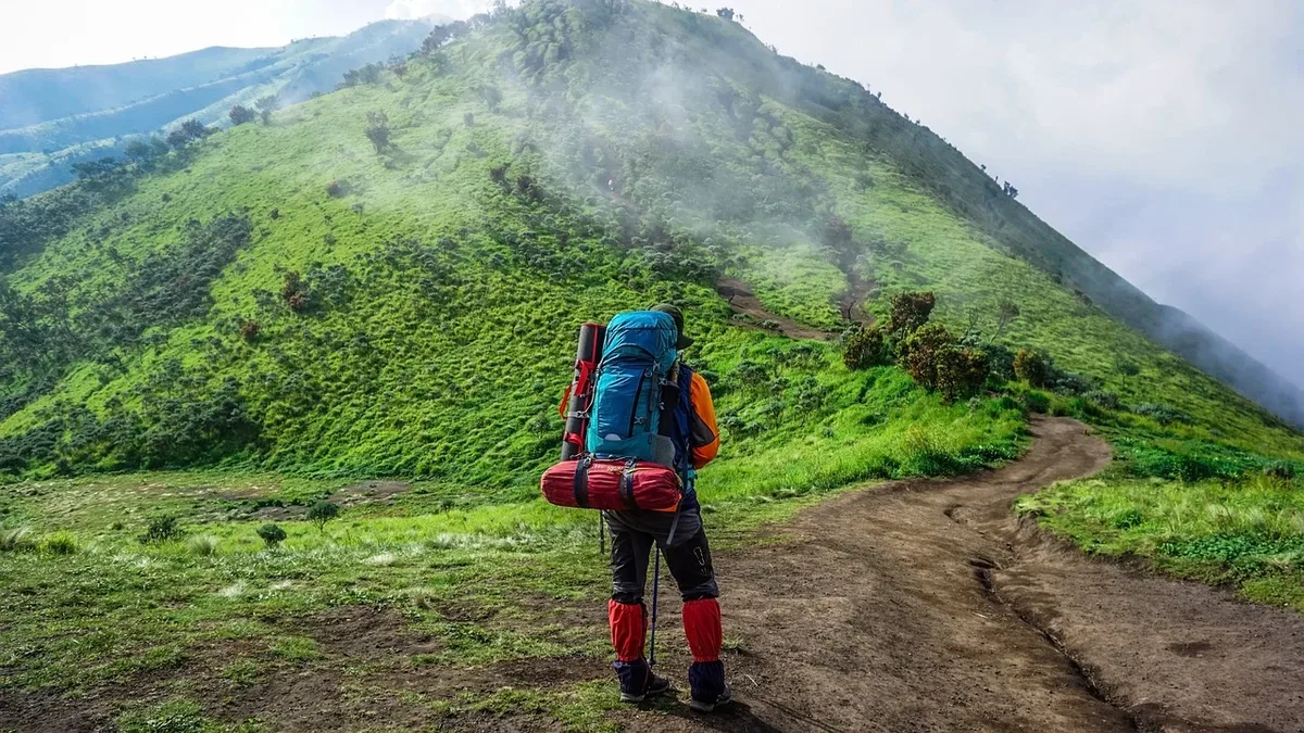 A Pacific Crest Trail hiker covers 17.8 miles from Lake Sally Ann to Sitkum Creek, navigating dry creek beds and power...