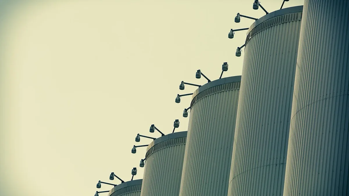 Drinks: Silos, storage, quebec, grain, industry, industrial.