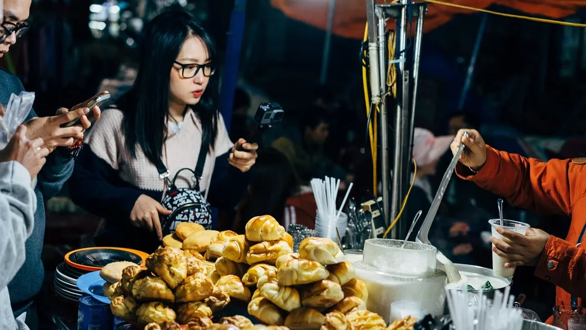 Nearly half of consumers worldwide snack in the evening, creating a major market where brands must balance indulgence...