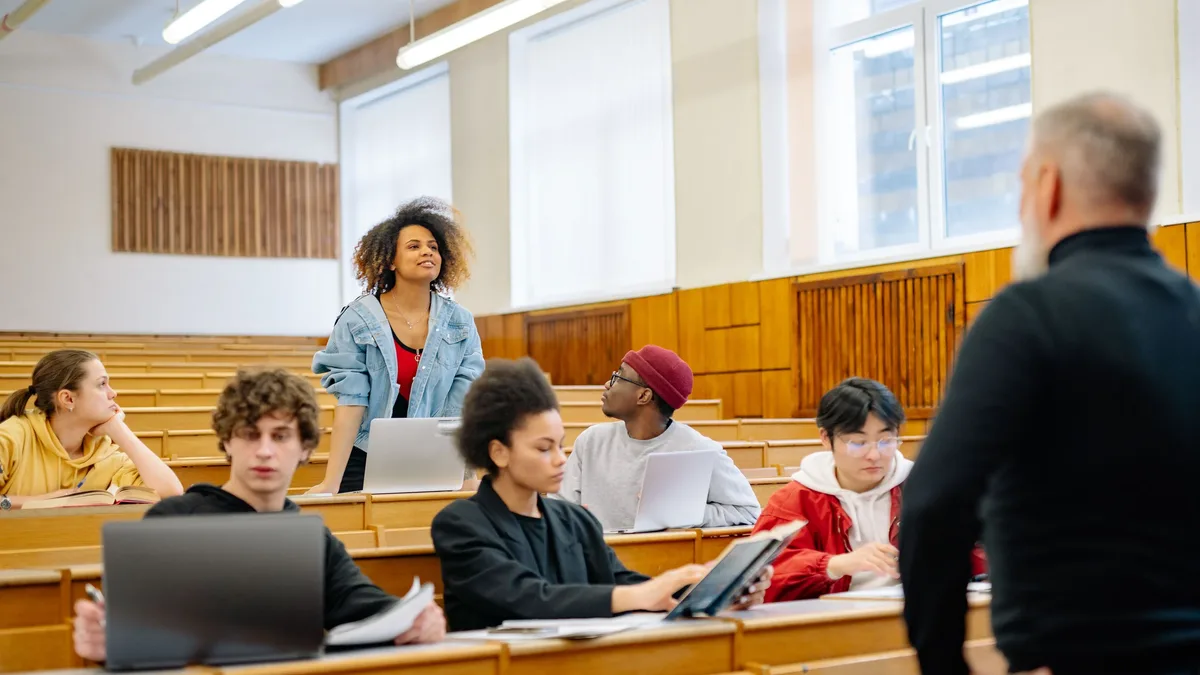 A national DeVry University study finds most prospective graduate students prefer structured, instructor-led classes...