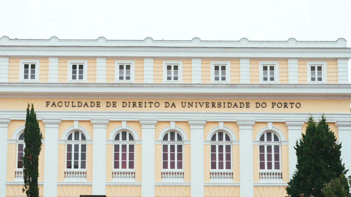 Research: Facade of the Faculty of Law at the University of Porto, showcasing classic architecture.