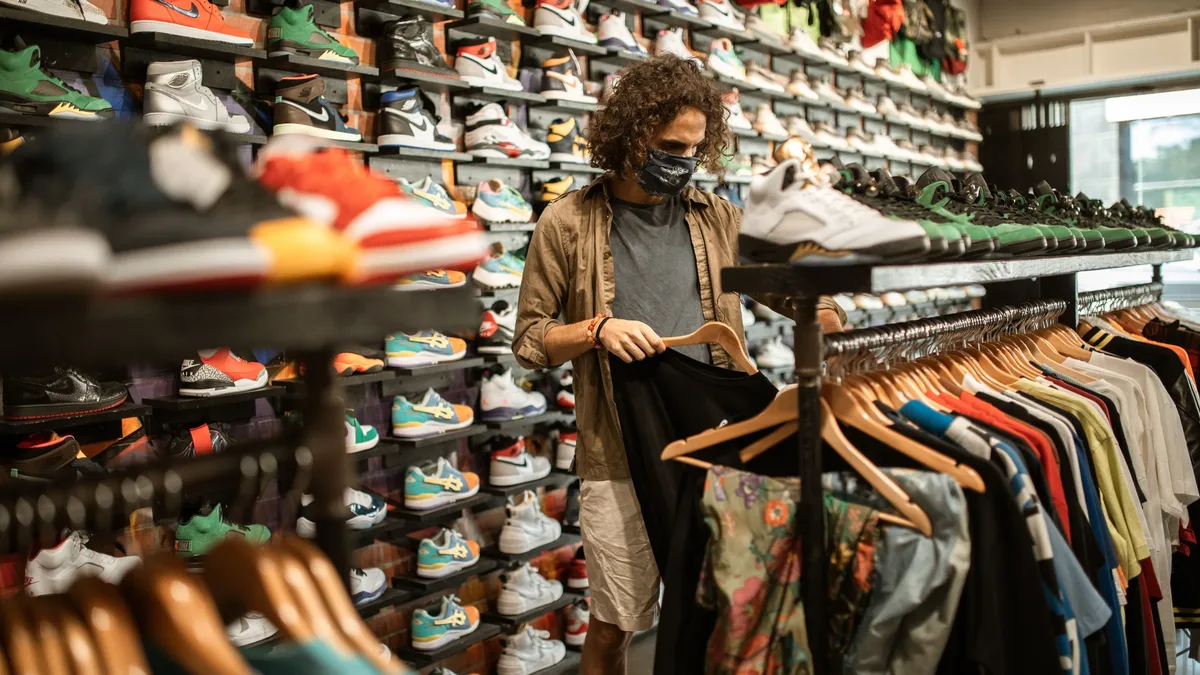 As luxury becomes less accessible and fast fashion loses its appeal, mid-tier American brands like GAP, Coach, and Kate...