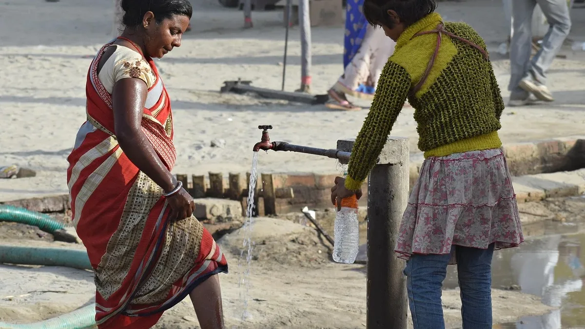 Stress Mind: Drinking water, public tap, water, tap, drinking, drink.