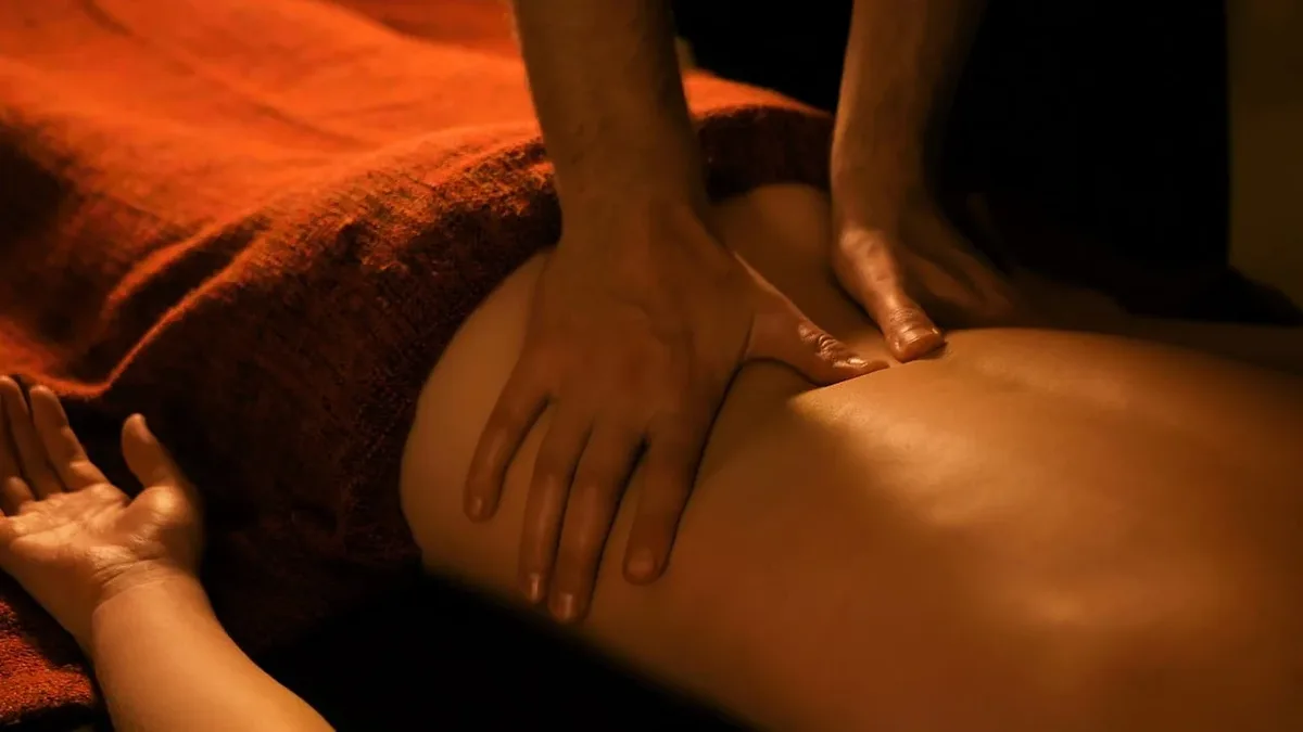A specialist explains when runners should schedule sports massages in their training cycle and why the tensor fasciae...
