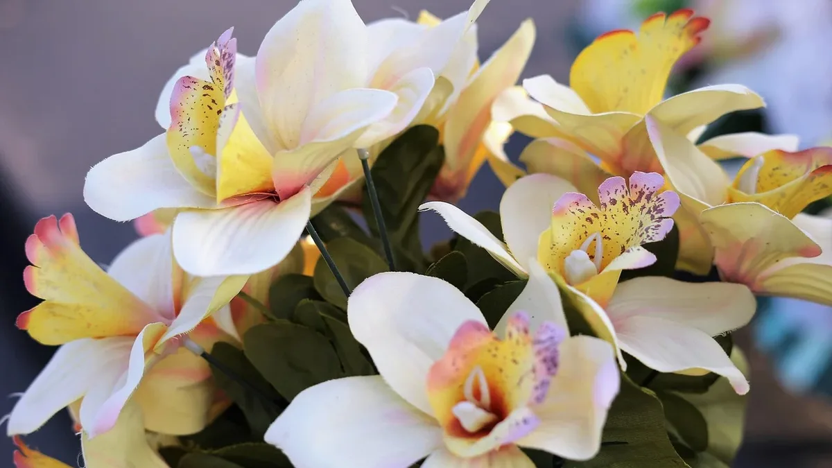 Couples choose artificial floral arrangements that look perfect for years, avoiding the waste of fresh bouquets that wilt...