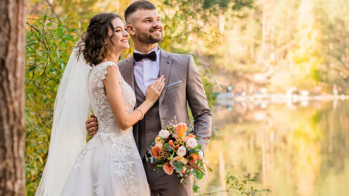 Hannah and Christian Cusimano's 400-guest lakeside wedding in Alabama featured a blue, green, and ivory palette, a fully...