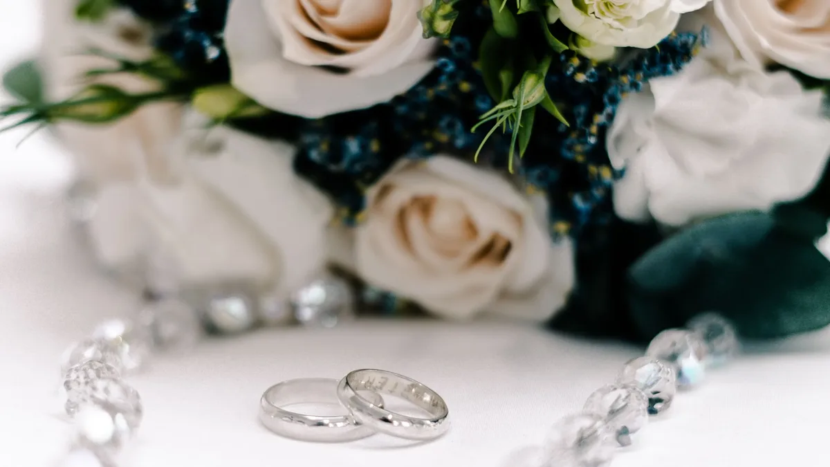 Planning Timeline: Discover the talented singer Allison Saul, perfect for creating unforgettable memories on your special day