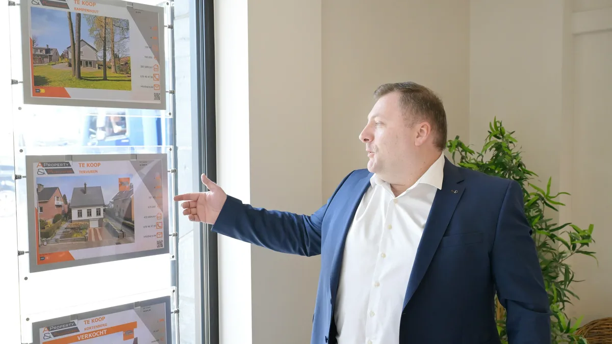 Comprar: Real estate agents risk wasting marketing budgets on unstable AI visibility tactics like fake Reddit reviews
