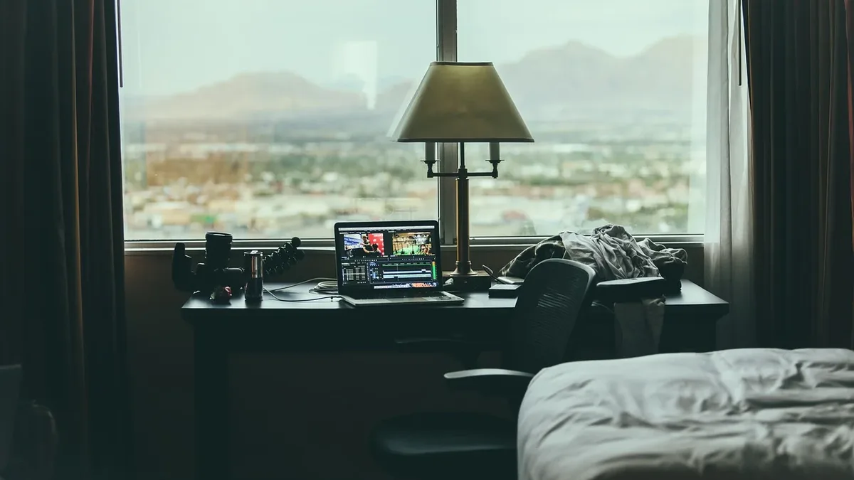 A guide to run of house hotel rates, detailing how they offer the lowest price but assign rooms at the hotel's...