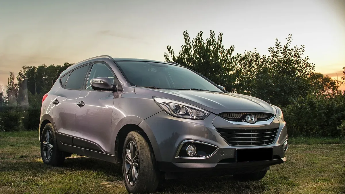 Hyundai Motor's first-quarter operating profit fell 30.8% to 2.51 trillion won despite record revenue, hit by US tariffs...