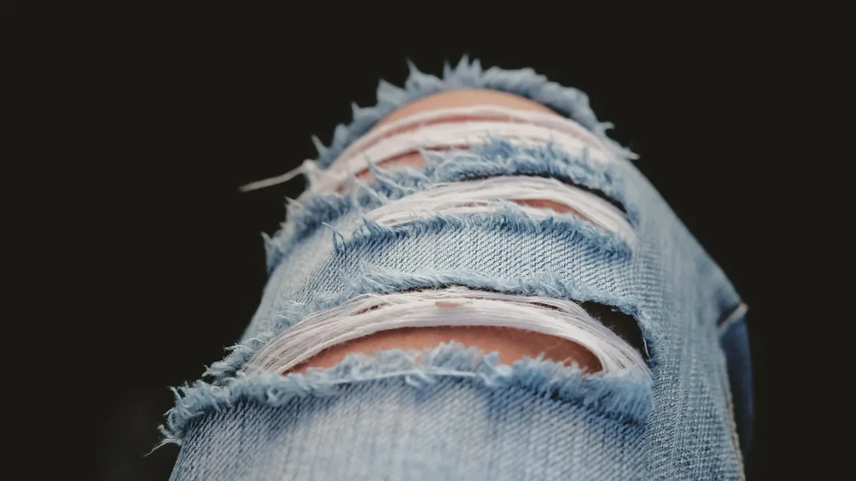 Categories: Calvin Klein has launched its autumn 2026 denim campaign featuring Canadian pop star Tate McRae