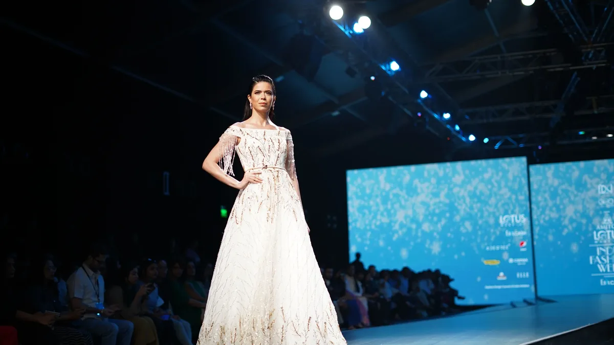 Les Benjamins celebrated its 15th anniversary with an Apple-partnered runway show in Cappadocia, using Apple devices to...