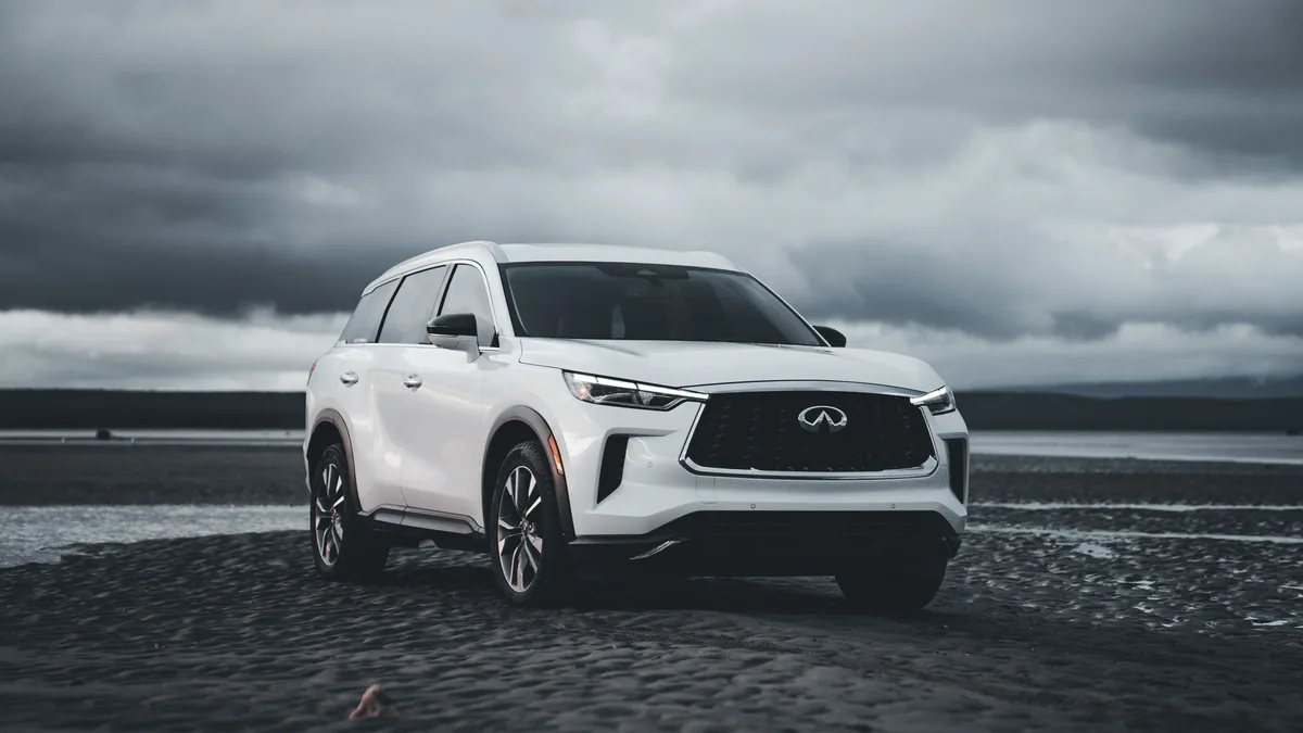 Kia has unveiled the India-spec Sorento, its new flagship ICE-powered model with three rows of seating, ahead of its launch...