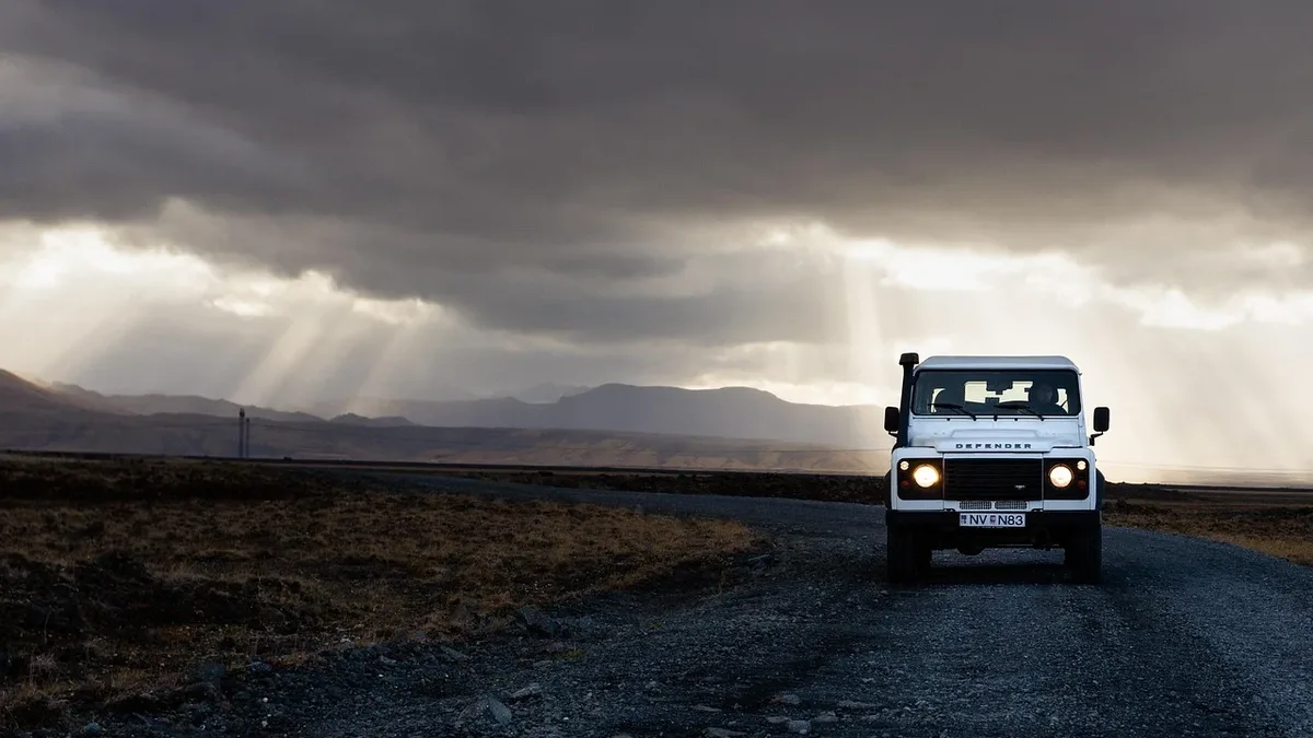 Jaguar Land Rover is examining a new Defender pickup truck project with Stellantis, which could be built in the United...