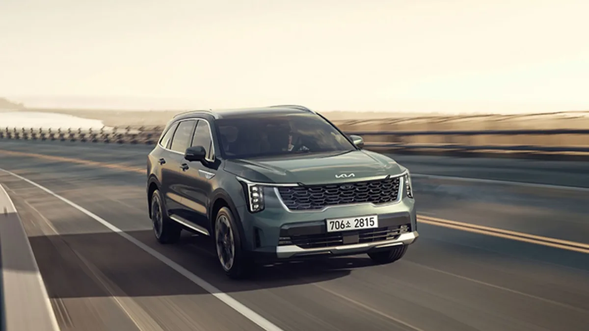 Reviews: Kia Sorento SUV driving on a coastal road, capturing the essence of mobility and adventure.