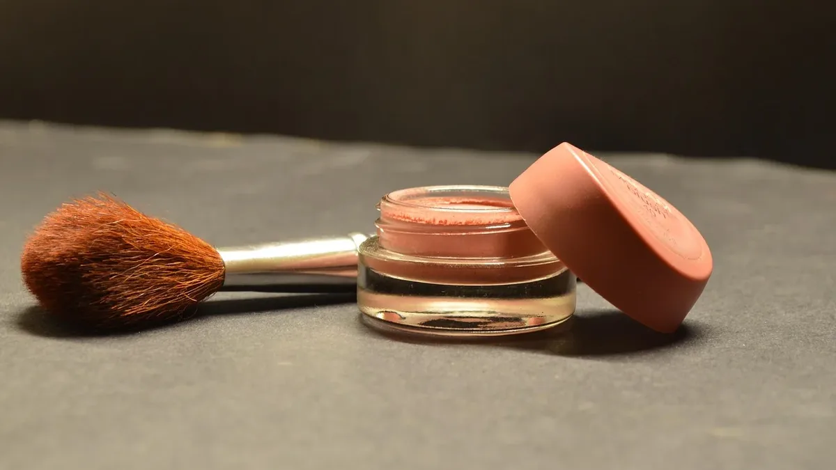 Charlotte Tilbury's new Airbrush Flawless campaign stars Jerry Hall and Grace Van Patten, promoting a £40 loose powder...