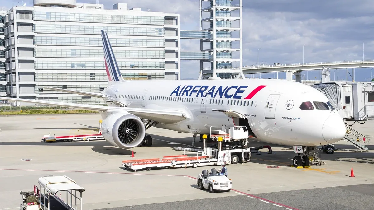 Manufacturers: Air France will operate the final four commercial Airbus A318s until March 2027
