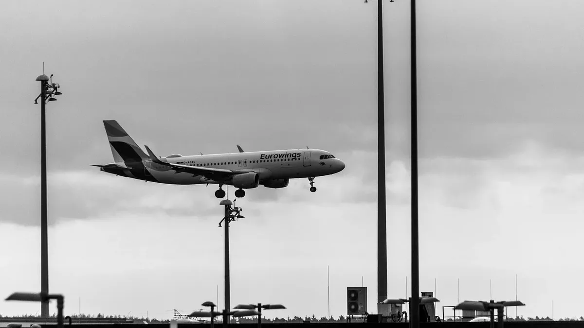Two Airlink Embraer jets performed an extremely low flyover of Cape Town's DHL Stadium on Saturday, with data suggesting...