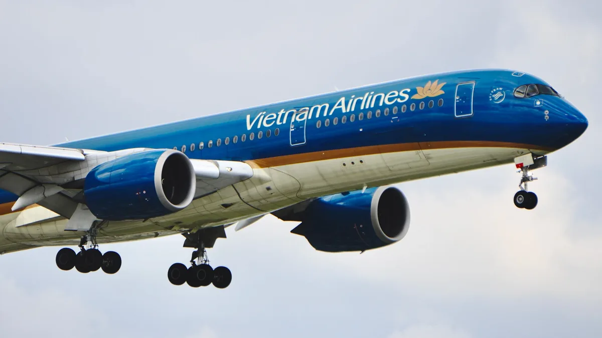 A Vietnam Airlines Boeing 787-9 overran the runway during takeoff from Munich on August 15, 2026, striking approach...