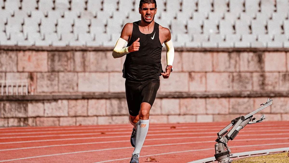 American marathon record holder Conner Mantz is rebuilding fitness after a sacral stress fracture derailed his...
