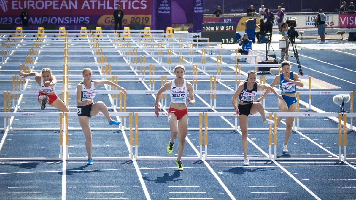 Keely Hodgkinson is confirmed for the 800m in Budapest after a hamstring scare, setting up a three-way battle with Audrey...