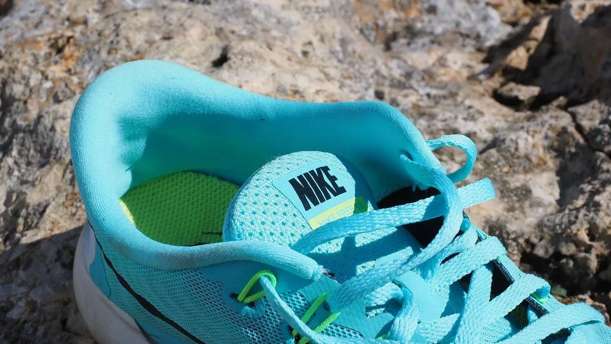 The Norda 055 is a lightweight, plateless trail super shoe praised for its stability on technical terrain, featuring a...