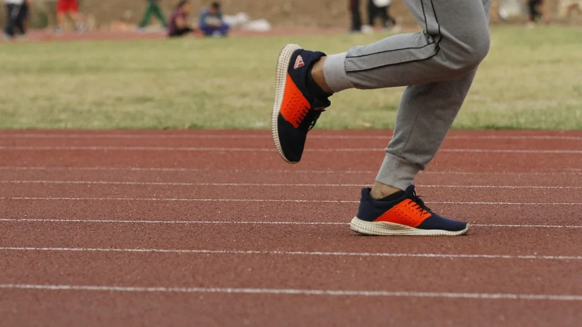 Competition: Australian ultrarunner Phil Gore ran 1,019.92km in 152 consecutive hourly laps, breaking his own world record